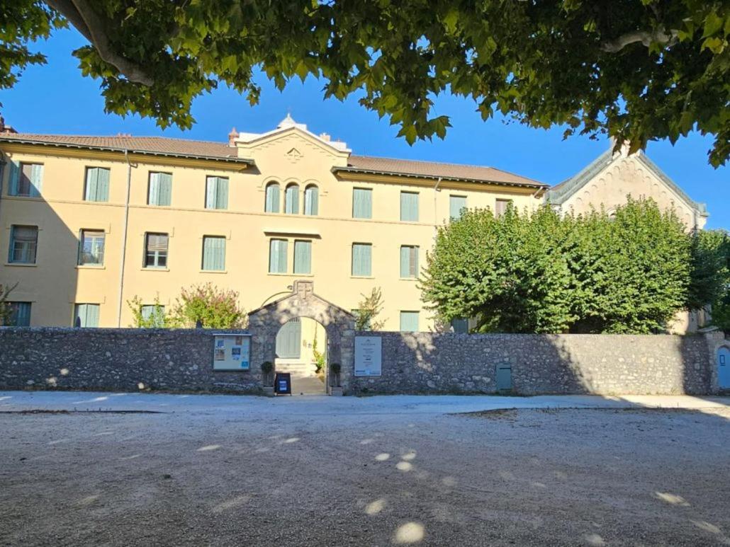 Viviers Gite D'Etape Et De Groupe Du Clos Saint Roch מראה חיצוני תמונה